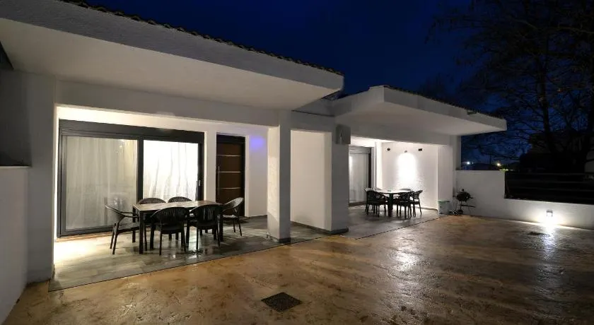 Felina Apartments - Image 1