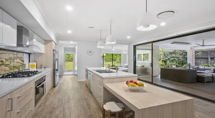 Paradise in Pearl-walk to beach, ducted air - Image 1