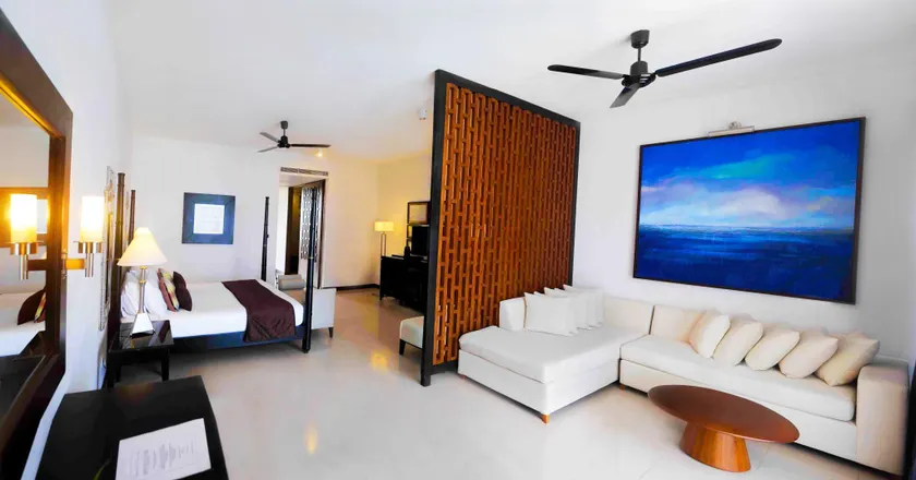 Blue Water Club Suites - Image 1