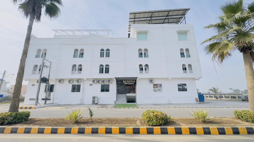 Marigold hotel and restaurant - Image 1