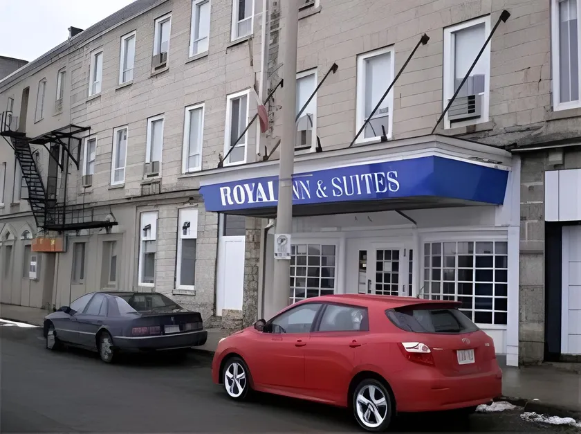 Royal Inn and Suites at Guelph - Image 1