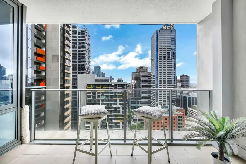 A Beautiful 2BR Apt Near Southern Cross - Image 1