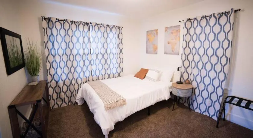 Cozy Comfort Minutes From Downtown Klamath Falls - Image 1