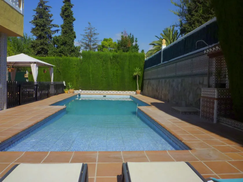 Modern Holiday Home in El Puntal with Swimming Pool - Image 1