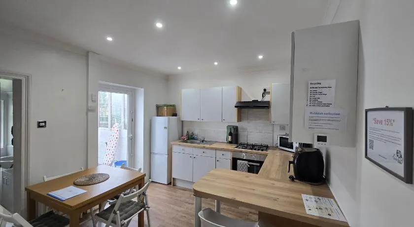 Mayfield , 2 bed slp 6 Roomy dog friendly Gosport town house - Image 1