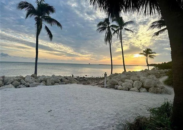 "ATLANTIC BREEZE" ~ 2B/2BA Tropical Retreat w/ Pool, Fitness Area & Beach! - Image 1
