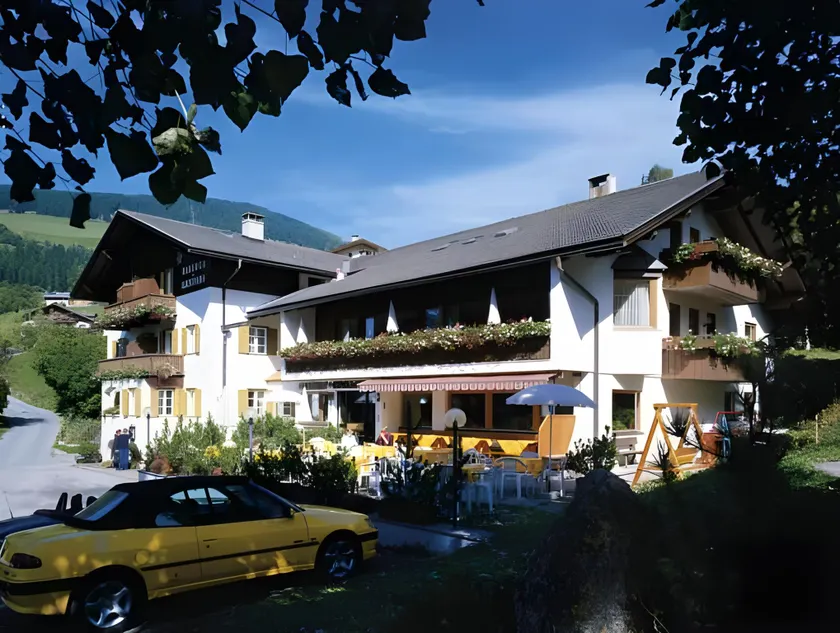 Hotel Fines - Image 1