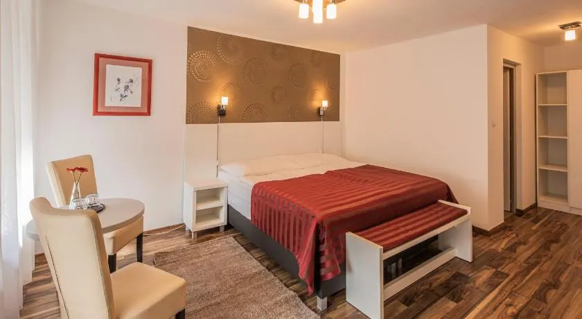 Riviéra Rooms Vendégszobák - Image 1