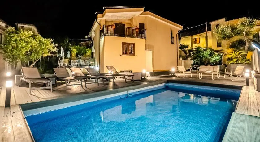 Cerchia Apartments - Image 1