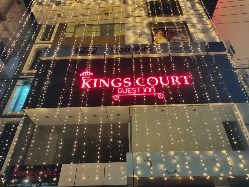 Kings Court Guest Inn - Image 1