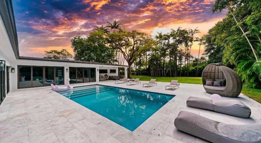 Two Neighboring Villas in The Heart of Miami - Image 1