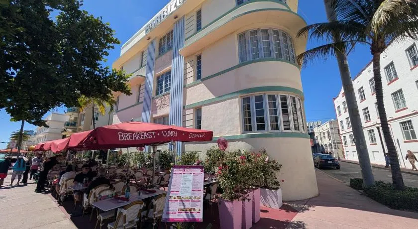 *530 BEACH PAD-OCEAN DRIVE* - Image 1