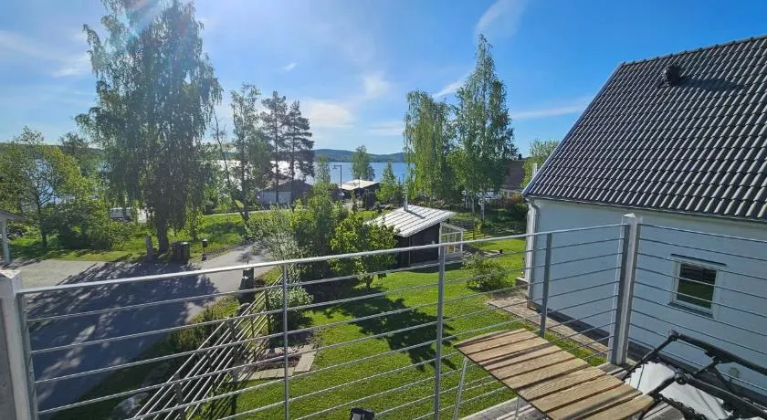 Lägenhet med sjöutsikt - Image 1
