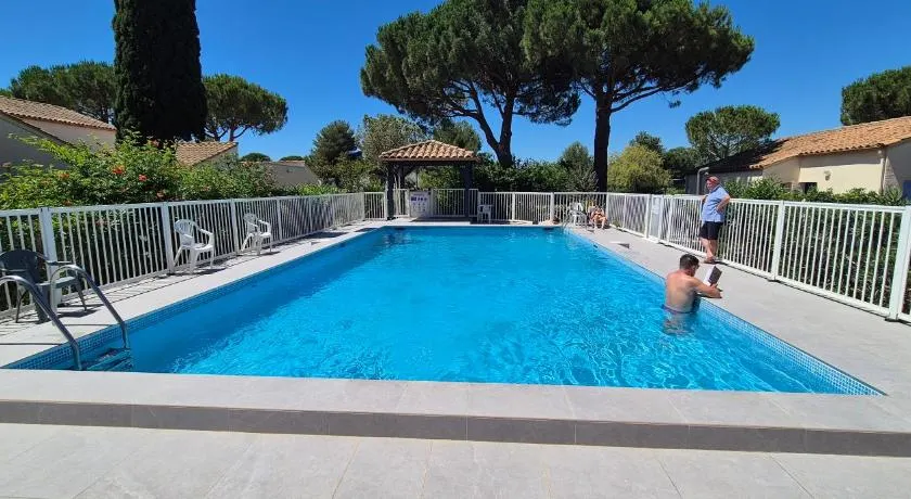 Villa 40m2 cosy avec piscine, clim, parking privé - Image 1