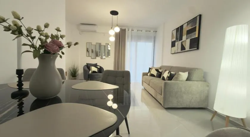Astoria Apartment - Image 1
