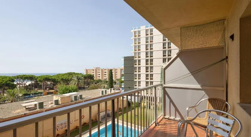 Appartement 'Apartamento Primera Línea De Mar' avec vue sur la mer, piscine partagée et Wi-Fi - Image 1