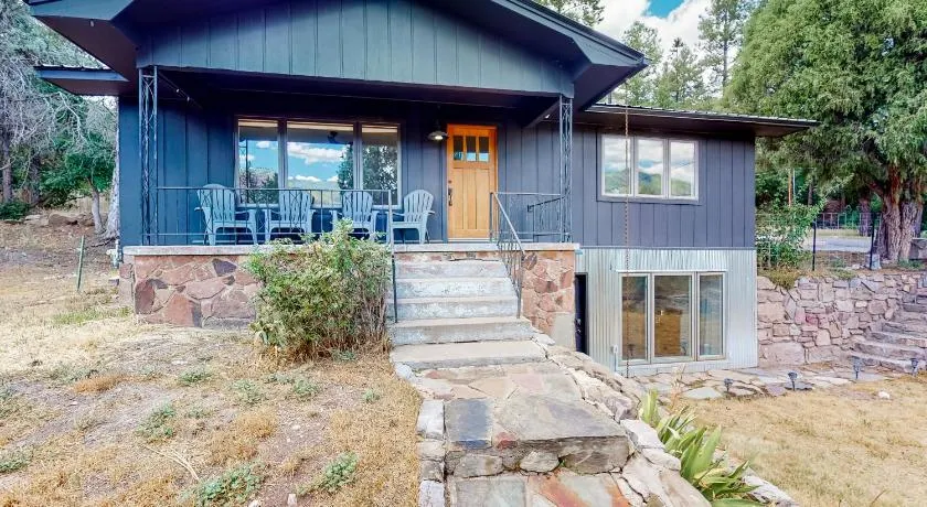 Hermosa Hideaway - Image 1
