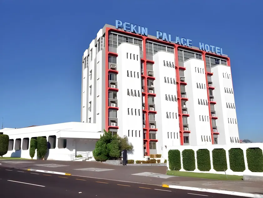 Pekin Palace Hotel - Image 1