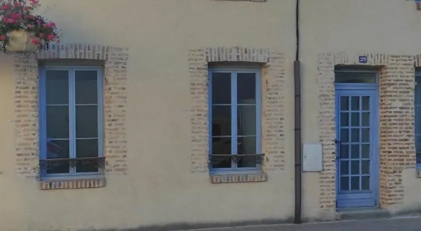 AUBIGNY SUR NERE appartement 1 - Image 1