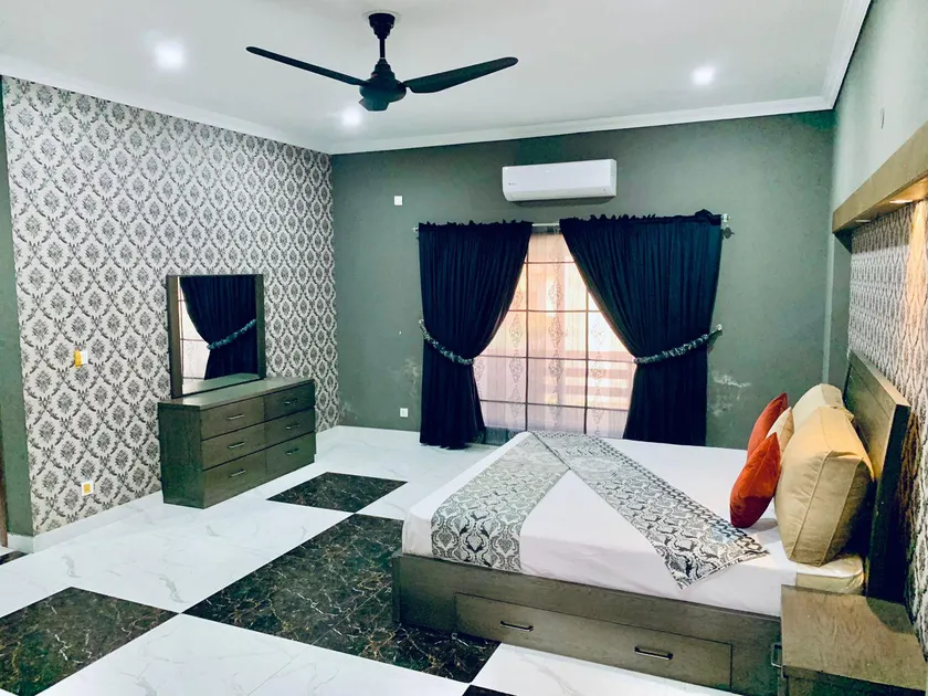 New Airport Lodge - Image 1