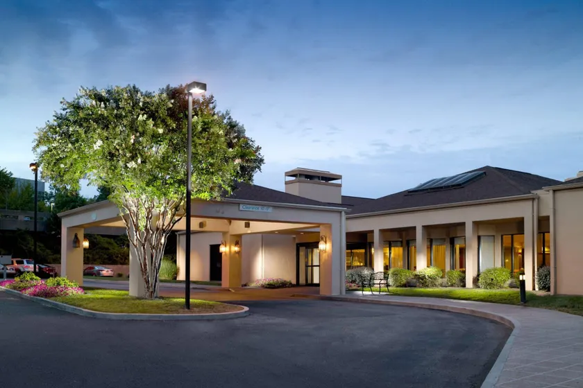Courtyard by Marriott Atlanta Windy Hill/Ballpark - Image 1