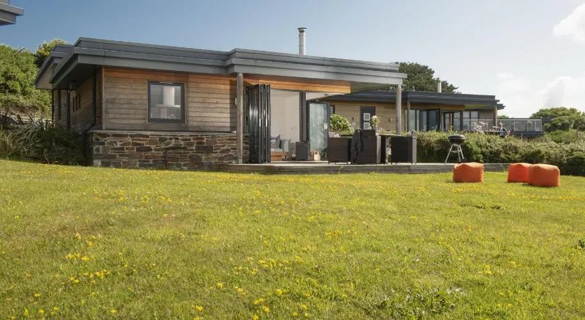 The Deck House - Image 1