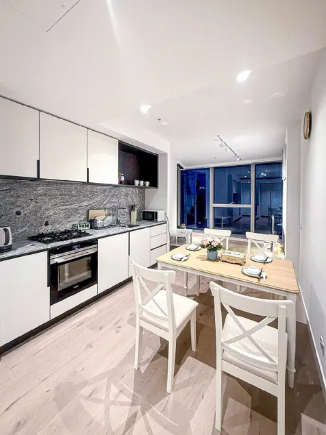 Two bedrooms apartment with balcony in Mel CBD - Image 1