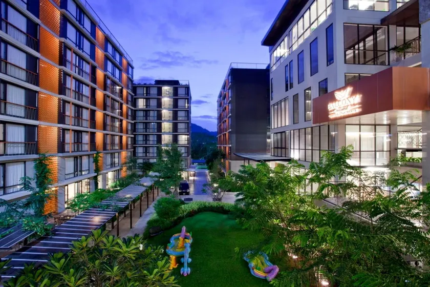 Balcony Courtyard Sriracha Hotel & Serviced Apartments - Image 1