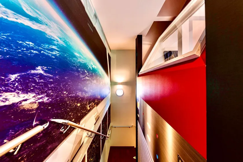Guest House Discovery Ship - Image 1