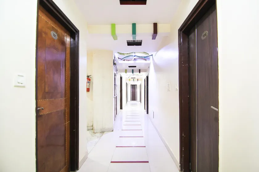OYO Hotel Paradise - Image 1
