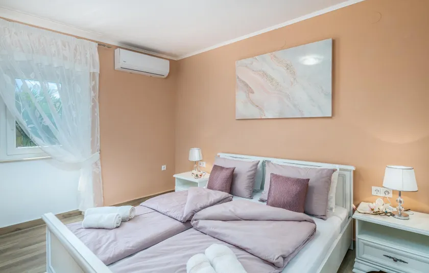 Holiday House Serenity - Image 1