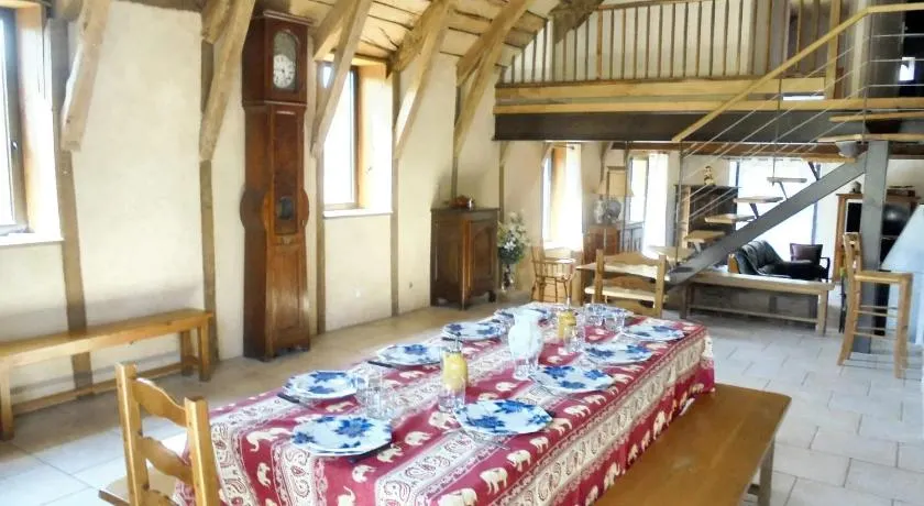 Maison spacieuse à Castelnau-de-Mandailles avec cheminée 250 m² - Image 1