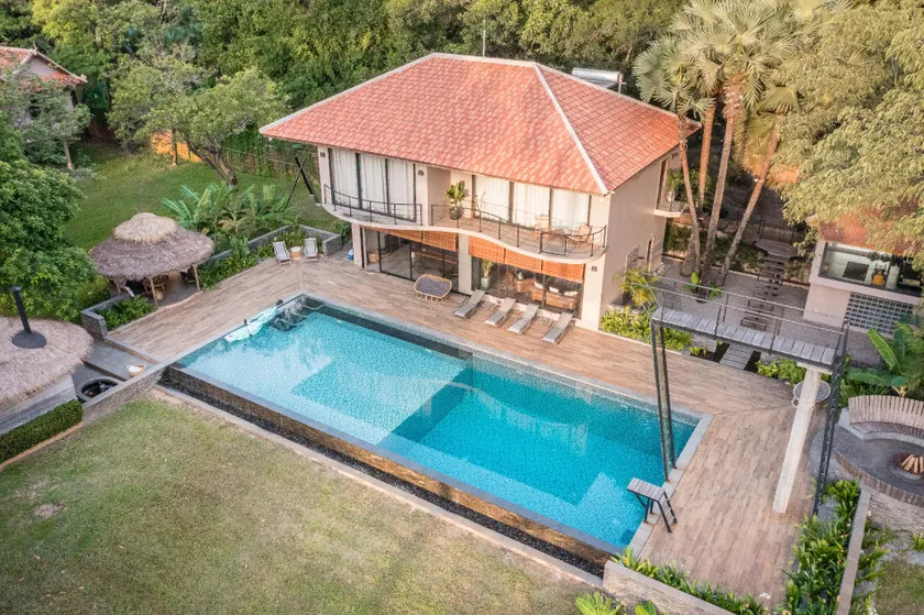 Serene Garden - Luxury Serviced Pool Villa - Image 1
