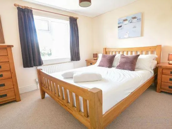 Cloudbreak | Hot Tub* | Log Burner, Dogs Welcome - Image 1