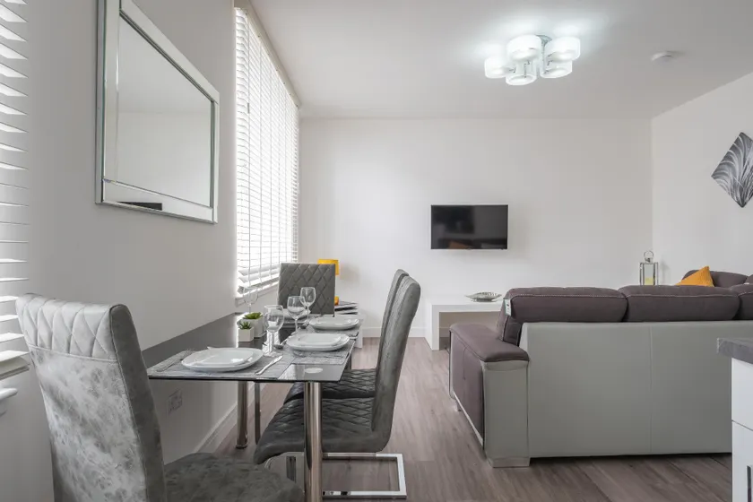 Executive City Centre Apartment, Long Stays Welcome - Image 1