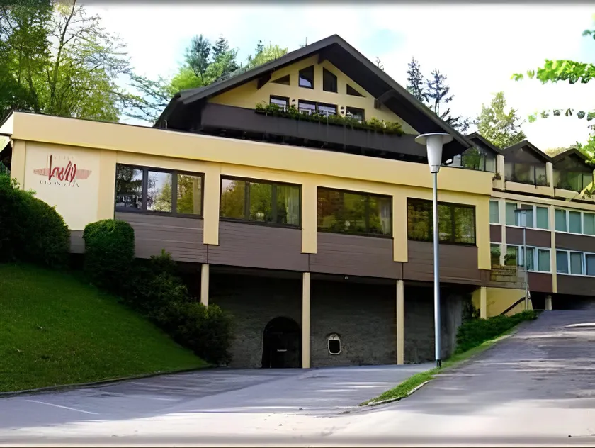 Hotel Holl - Image 1