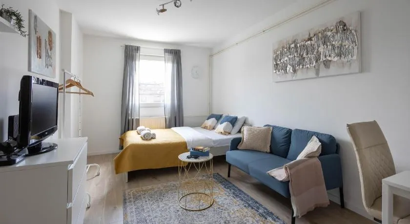 Modern studio near City Center - Image 1