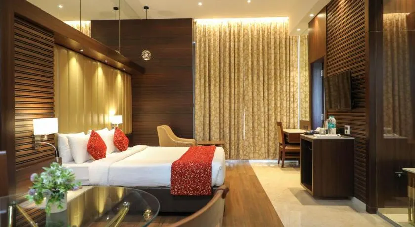 Hotel Gurudev Grand - Image 1