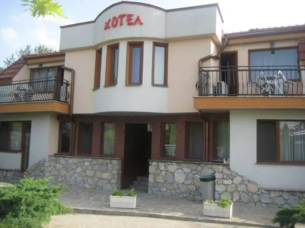 Family Hotel Bunara - Image 1