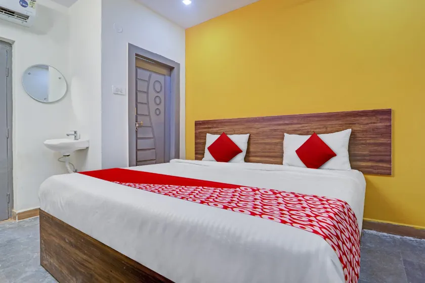 Hotel O Lavish Stay - Image 1