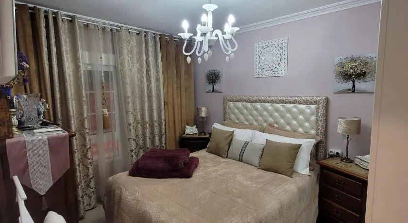 Shared accommodation a room with a view of the garden - Image 1