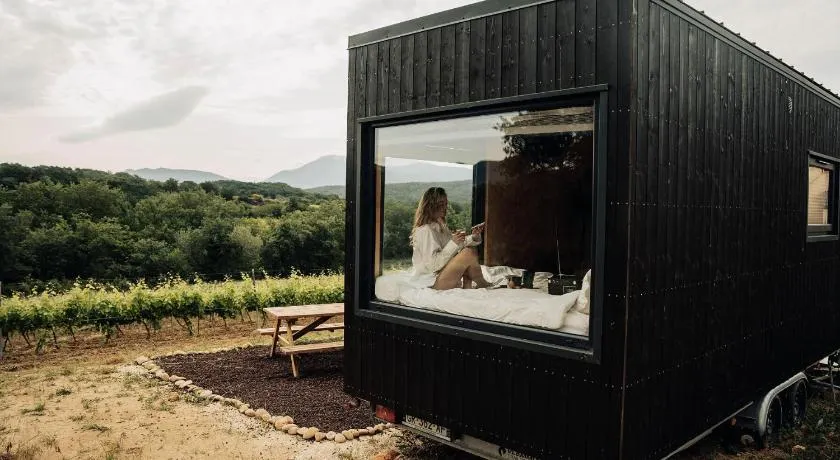 Domaine Bernard - Parcel Tiny House - Tiny House au coeur des vignes face au Mont Ventoux MAE-5213 - Image 1
