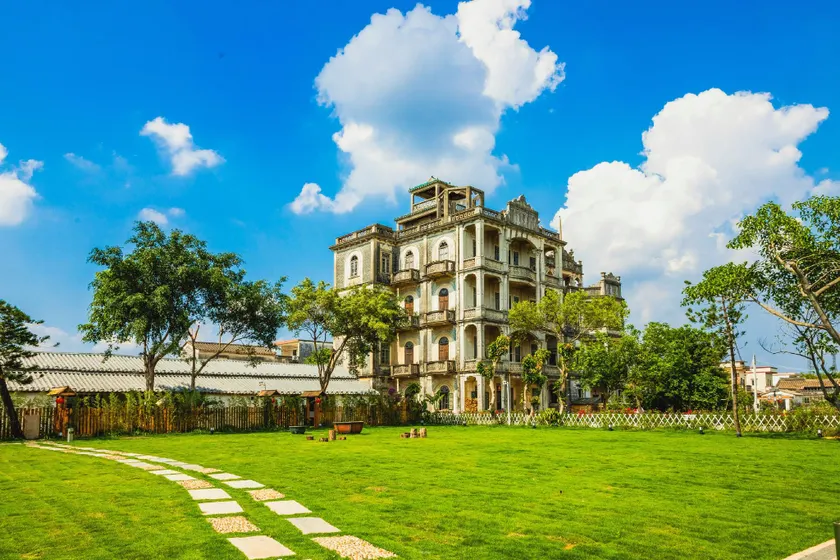 Rustic Residences: Designed Pool Resort Inn - Image 1