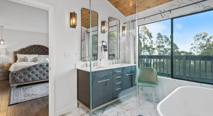 #Marbella Lane- Perfect Blend of Scenic & Comfort - Image 1