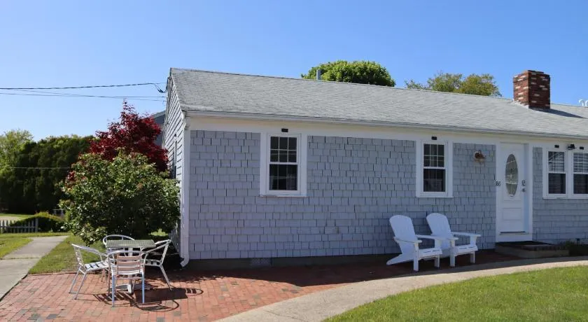 Seaside Serenity, just a block /0.1 mile away from the beach - Image 1