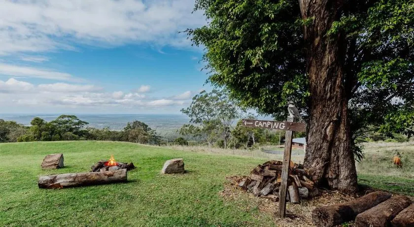 Acreage property, pet friendly, outdoor campfire - Image 1