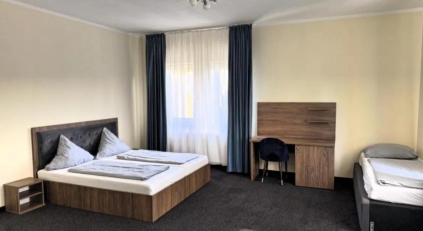 Art Hotel - Image 1