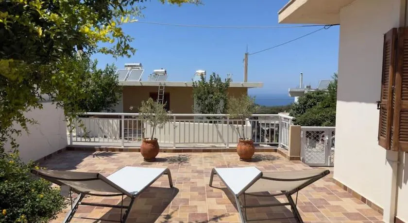 Maison authentique avec grande terrasse - Image 1