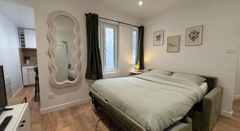 Studio moderne rénové La Rochelle - Image 1