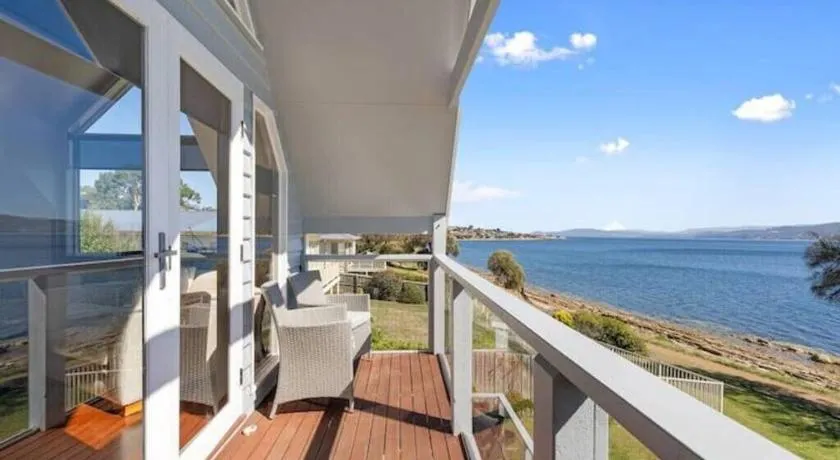 Casa Con Vista Luxury Waterfront Home, Sleeps 10 - Image 1